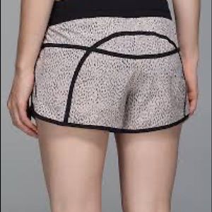 Lululemon Tracker Shorts - Dottie Dash Size 6